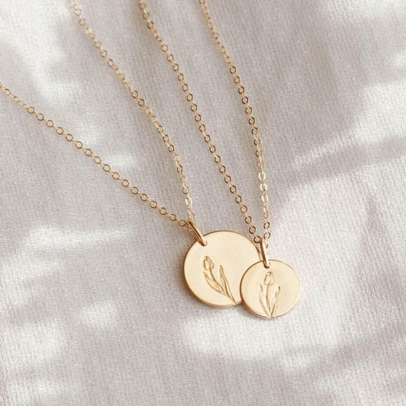 Tulip July Birth Flower Minimalist Charm Necklace - Picture 2 of 16